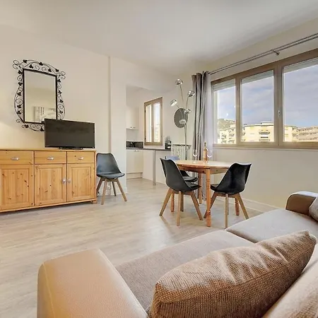 Confortable Calme, Latour Mauboug-carlton Martinez A0b107 شقة كان